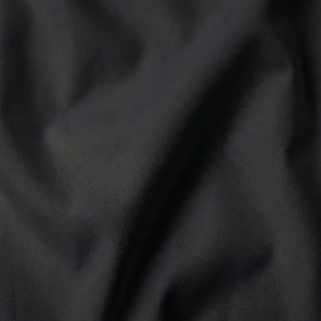 Camisa blanca sin planchado para hombre. Estilo formal y elegante, confort antiarrugas garantizado.