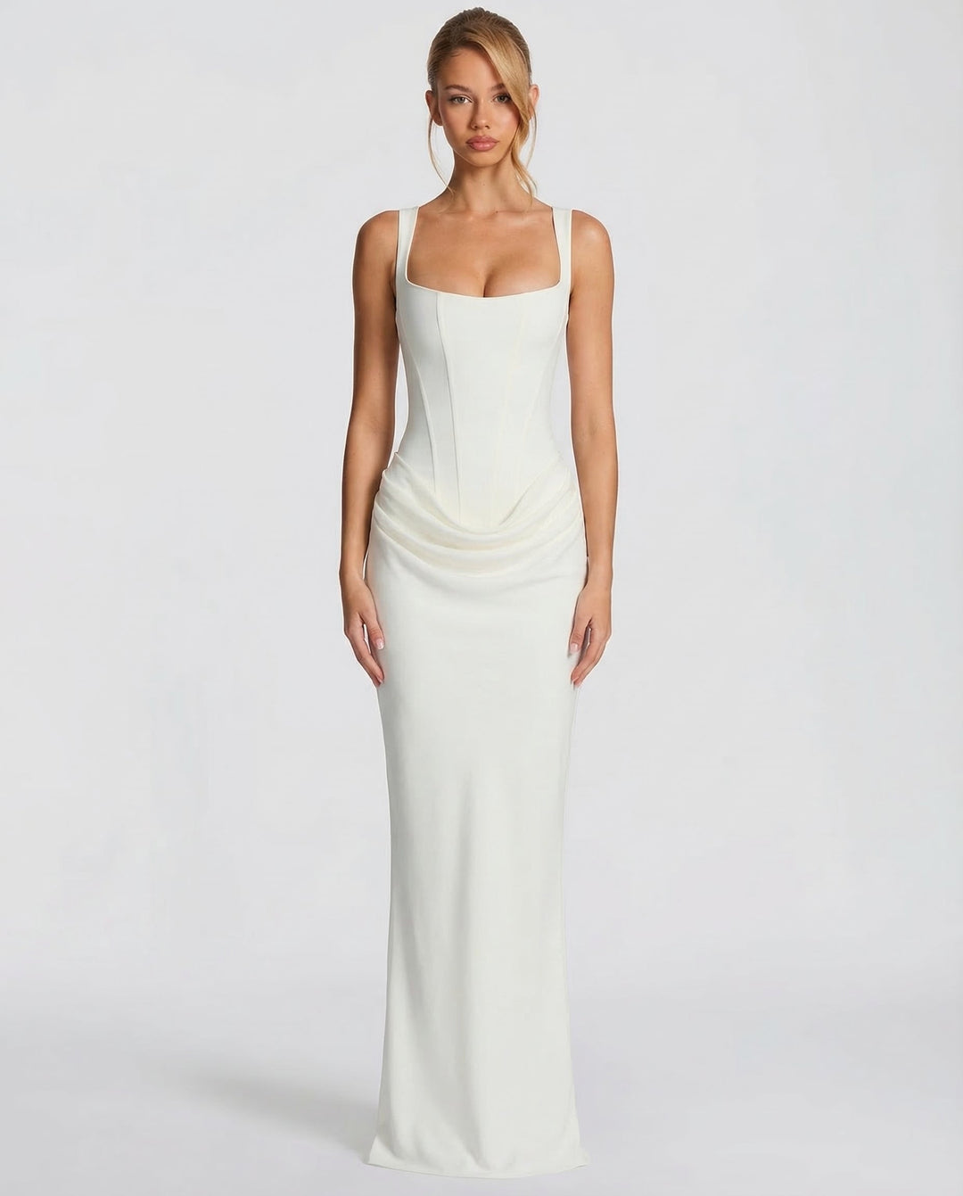 Vestido de noche con corsé, maxi y elegante, realza la figura reloj de arena.