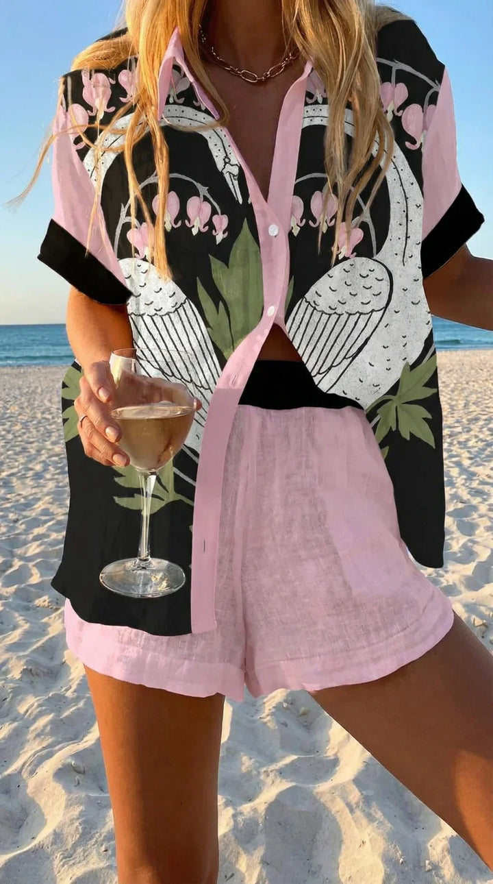 Conjunto de verano ligero y holgado para mujer. Camisa estampada y shorts, ropa casual de moda para el calor.
