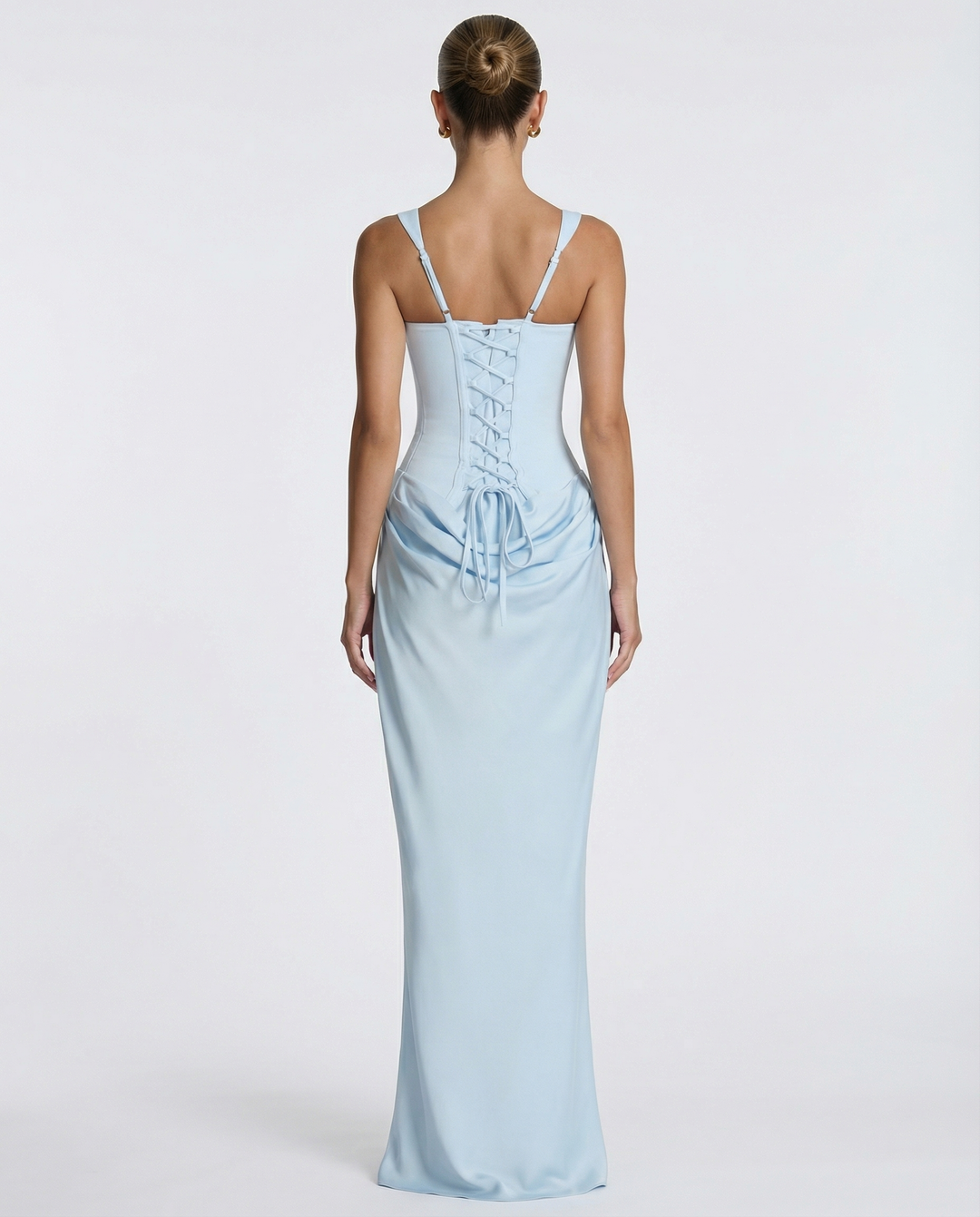 Vestido maxi con corsé, moda femenina elegante, ideal para eventos de gala.