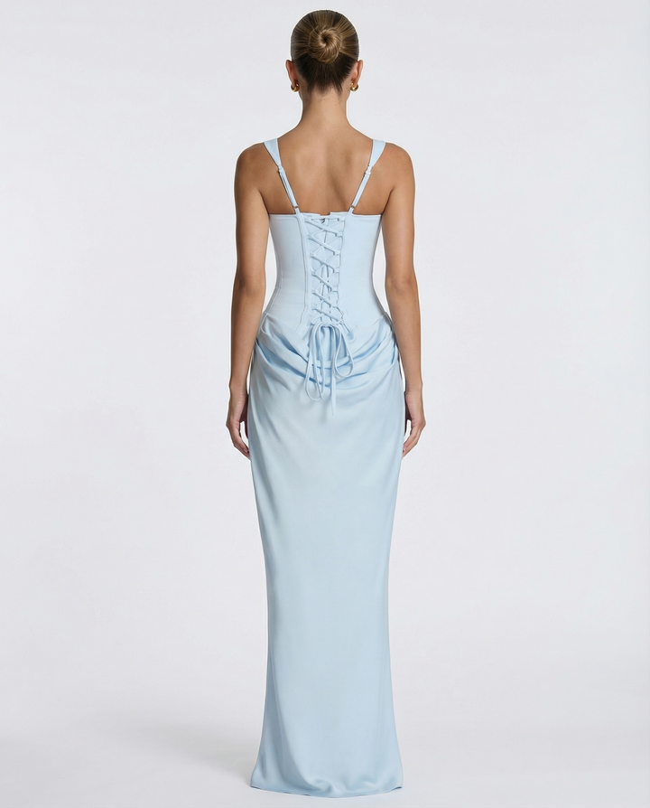 Vestido maxi con corsé, moda femenina elegante, ideal para eventos de gala.