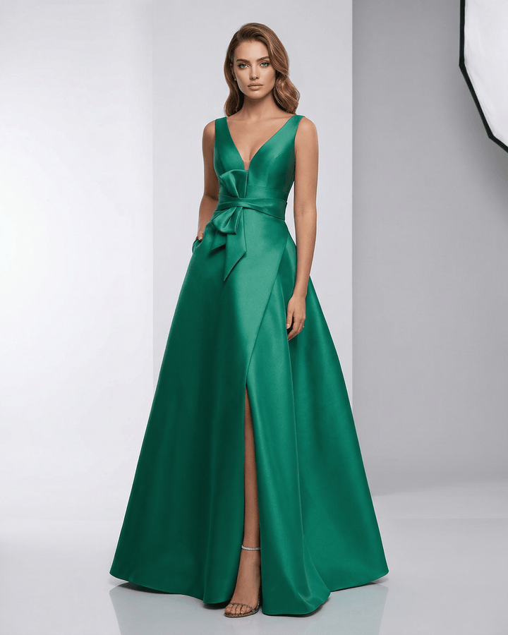 Vestido maxi blanco elegante para mujer, perfecto para noche y eventos formales. Escote en V, largo suelo.