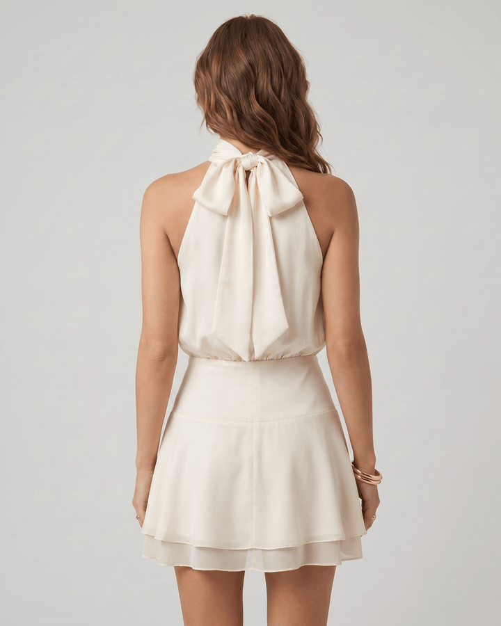 Mini vestido halter versátil, ideal para el verano y cócteles.