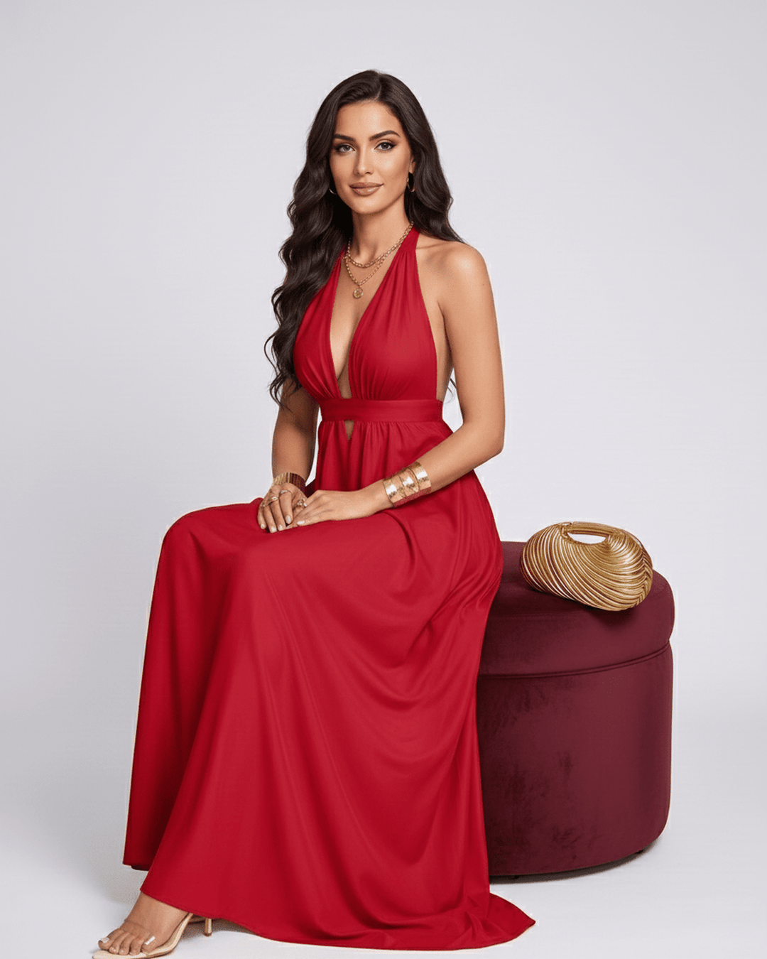 Vestido de mujer, moda femenina, estilo maxi. Vestido largo fluido con escote halter en V para verano.