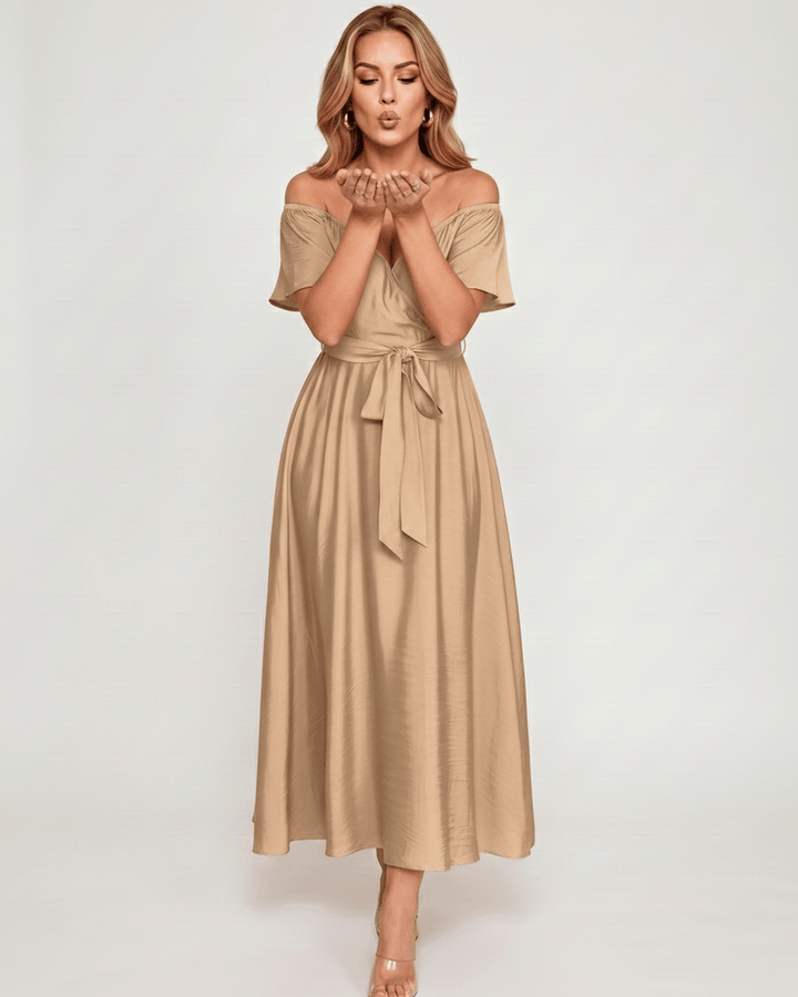 Vestido largo de mujer para eventos formales, hombros descubiertos, estilo chic y muy elegante.