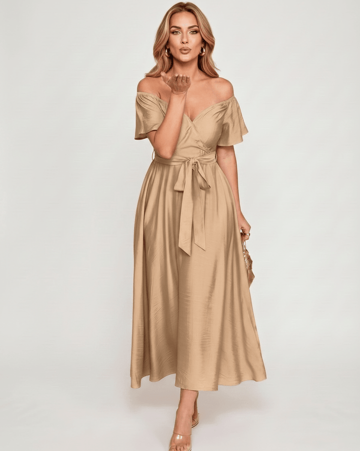 Vestido maxi fluido y elegante, hombros descubiertos, perfecto para invitada de boda de verano.