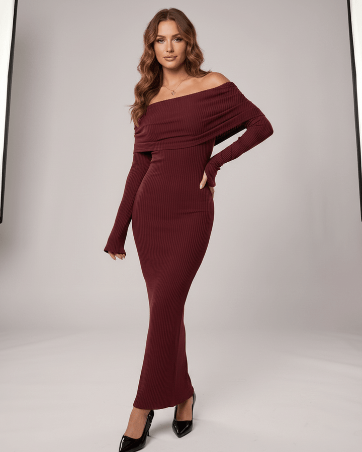 Elegante vestido maxi para mujer. Escote atrevido, silueta ajustada. Colores vibrantes.