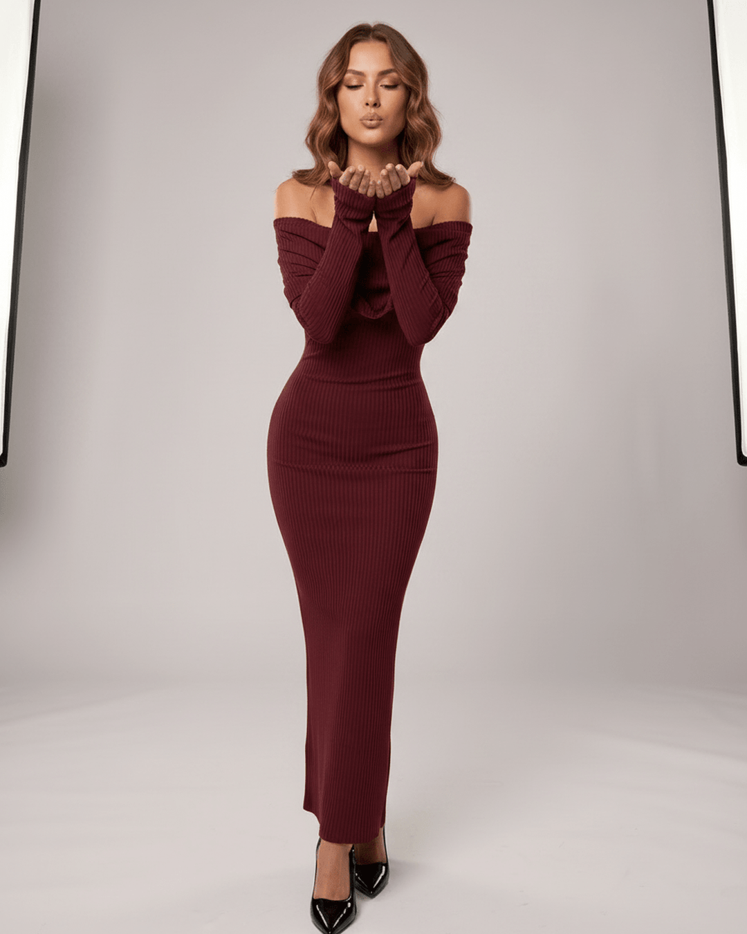 Maxi vestido fiesta con escote y manga larga. Elegante y versátil para mujer.