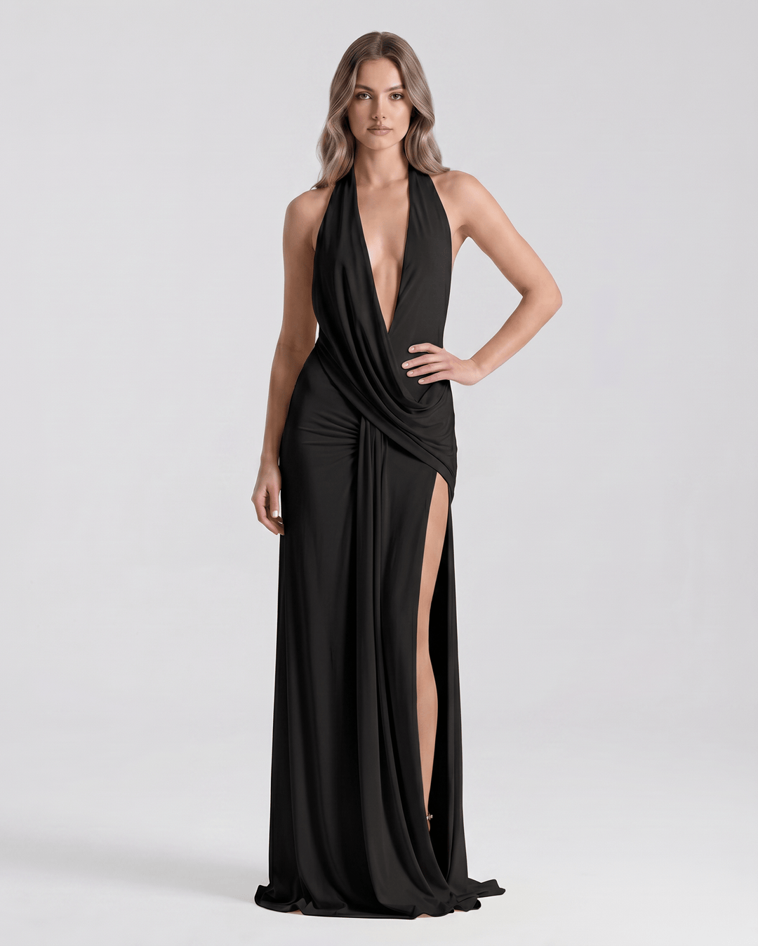 Vestido formal de noche, maxi, escote en V, espalda descubierta. Moda femenina de lujo.