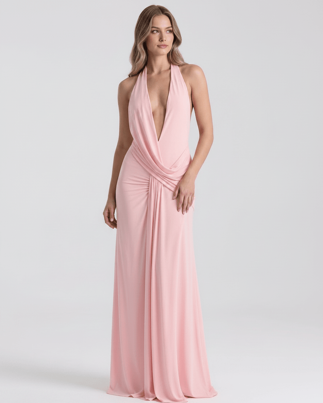 Elegante vestido maxi, escote V, detalle abertura lateral. Para eventos y cóctel.