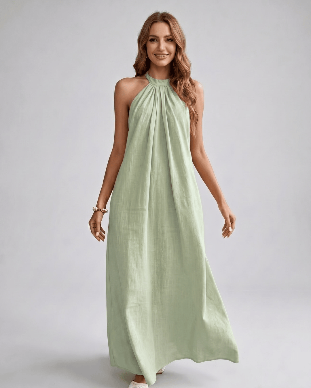Vestido largo halter, ideal para mujer. Elegancia casual para tus vacaciones de verano.