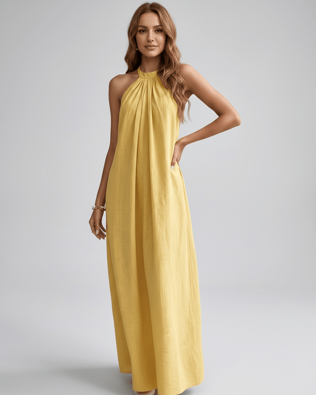 Vestido de verano halter, diseño fluido y relajado, para días cálidos.
