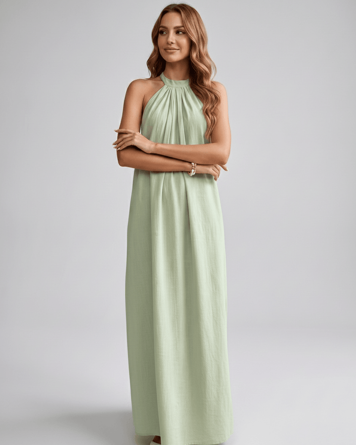 Vestido sin mangas halter, ajuste holgado. Ropa de mujer para un verano elegante.