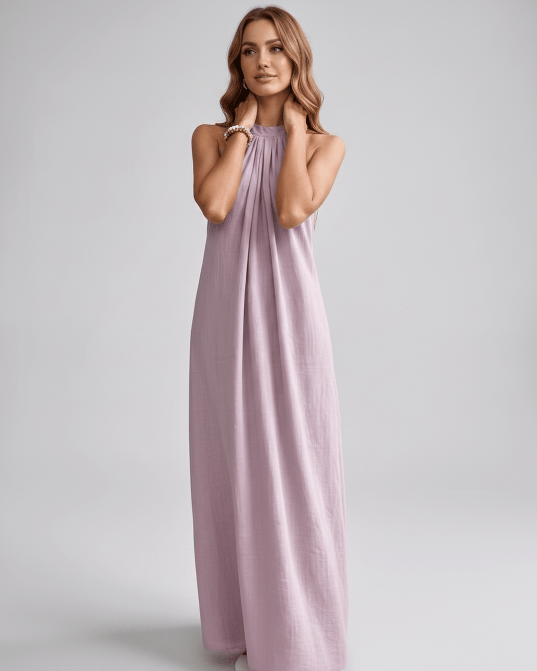 Vestido de verano maxi halter, sin mangas, para disfrutar del sol con elegancia.