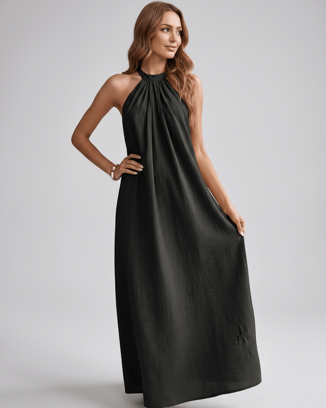 Elegancia casual: vestido maxi halter con caída suave, ideal para vacaciones.