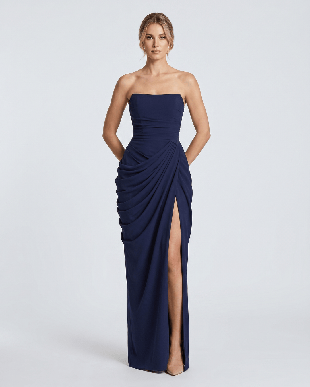 Vestido maxi sin tirantes elegante para mujer, perfecto para fiesta o boda.