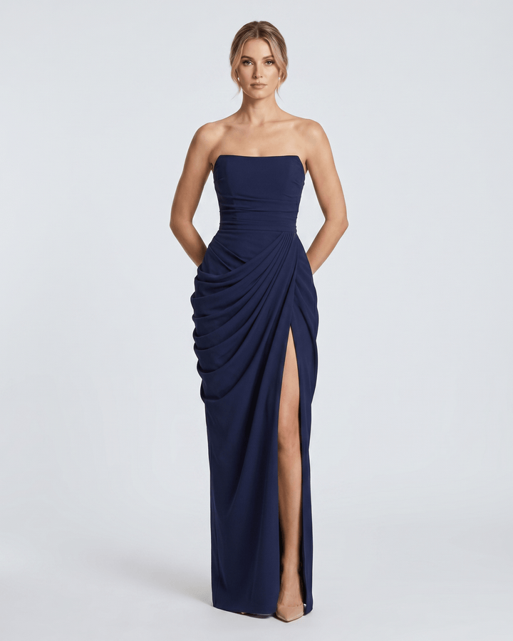 Vestido maxi sin tirantes elegante para mujer, perfecto para fiesta o boda.