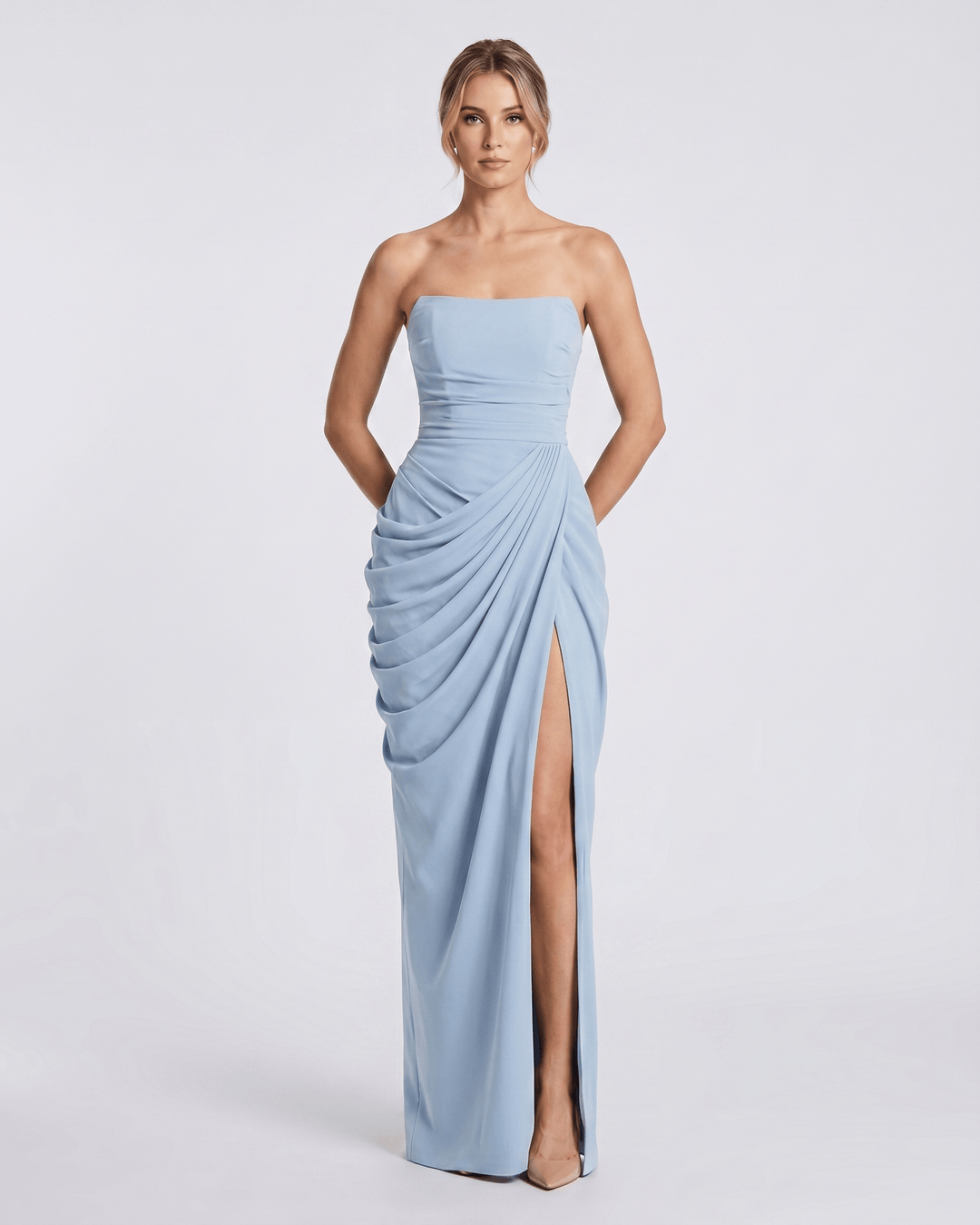Vestido de verano elegante, estilo maxi sin tirantes, ideal para fiestas.
