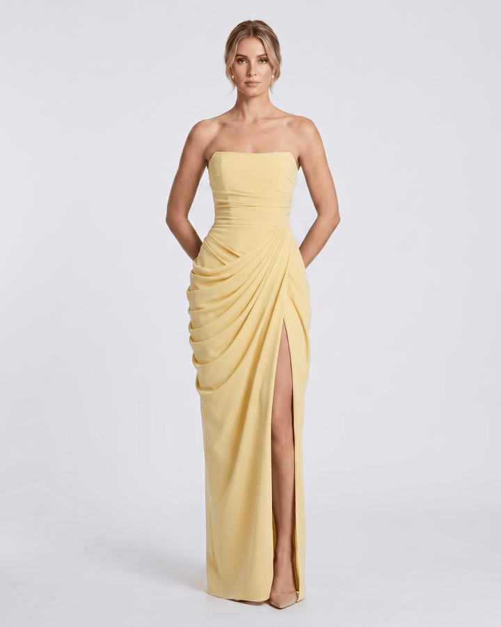 Vestido maxi elegante para mujer, estilo sin tirantes, perfecto para gala.
