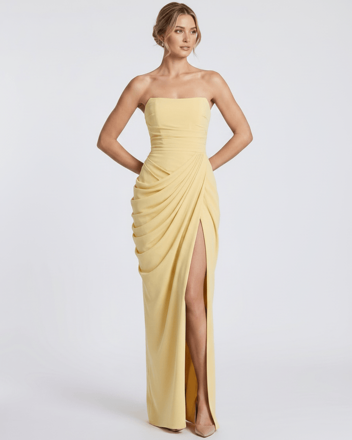 Vestido de verano sin tirantes, maxi, elegante, ideal para un look sofisticado.