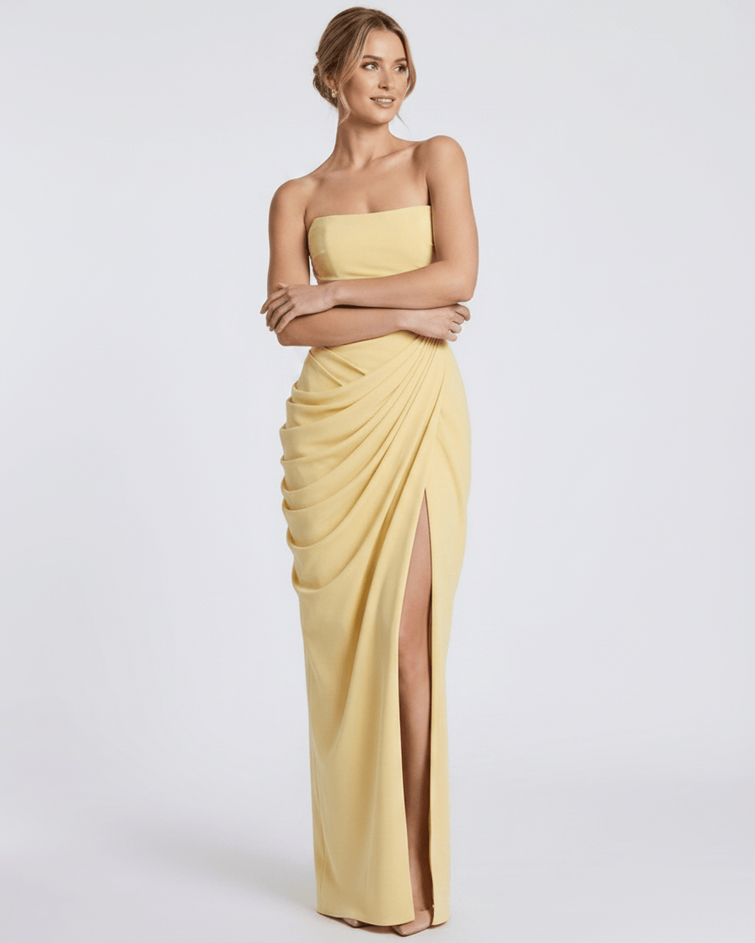 Vestido de ocasión especial, largo y sin tirantes, con corte favorecedor.