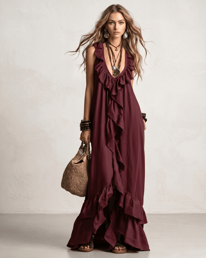 Ropa de playa elegante: vestido maxi con volantes, escote V y espalda abierta.