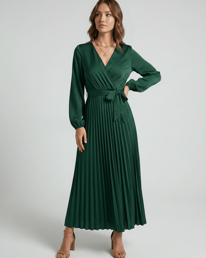 Vestido largo Elara de mujer con escote V, ideal para invitadas a bodas.