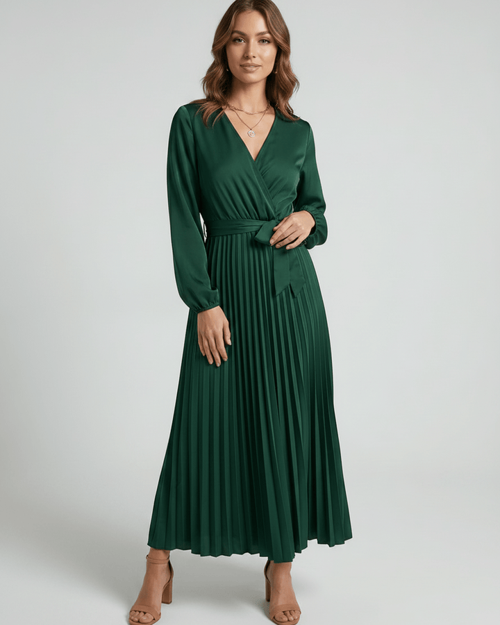 Vestido maxi Elara con escote V y estilo envolvente, perfecto para fiestas.