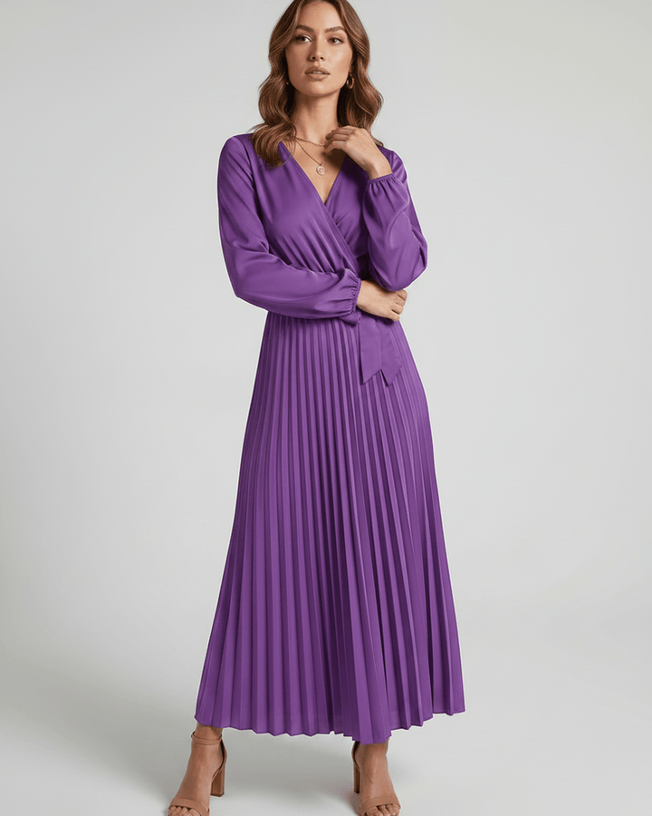 Vestido maxi Elara, escote V, un clásico reinventado para la mujer moderna.