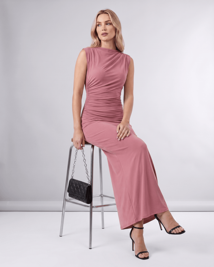 Vestido sin mangas Aureli, cuello alto, ajustado, maxi, elegante, ideal para un look sofisticado de fiesta.