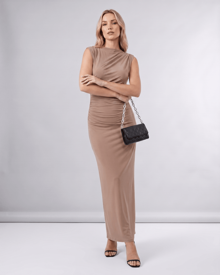 Elegante vestido maxi Aureli, sin mangas, cuello alto, ajustado, para fiestas y eventos especiales de mujer.