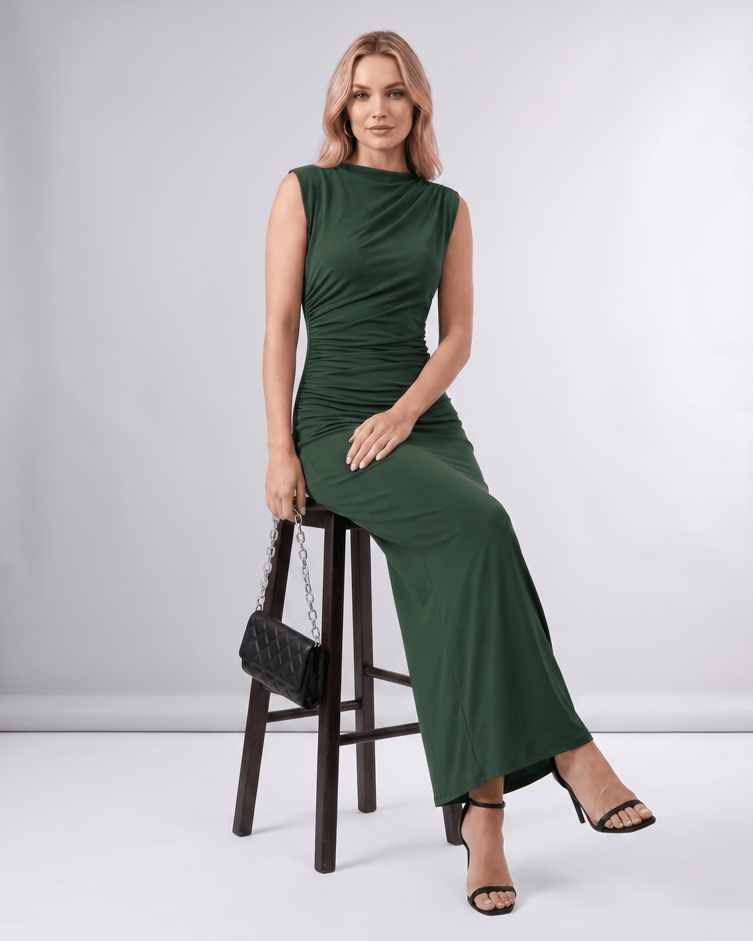 Vestido Aureli elegante, sin mangas, cuello alto, maxi, ajustado, ideal para bodas de día o noche.