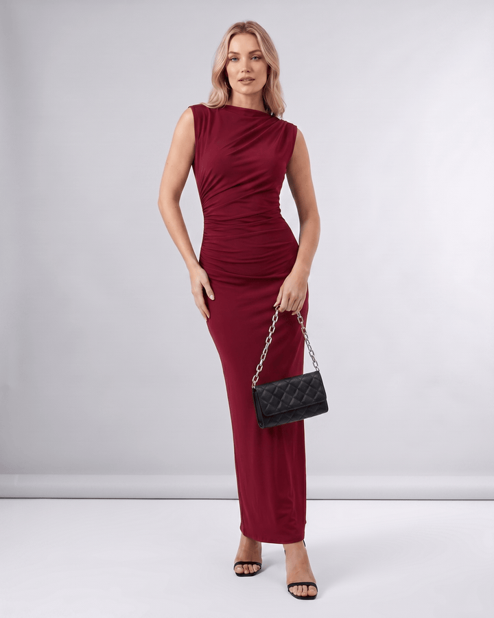 Vestido largo Aureli, sin mangas, cuello alto, ajustado, elegante, ideal para un evento memorable.