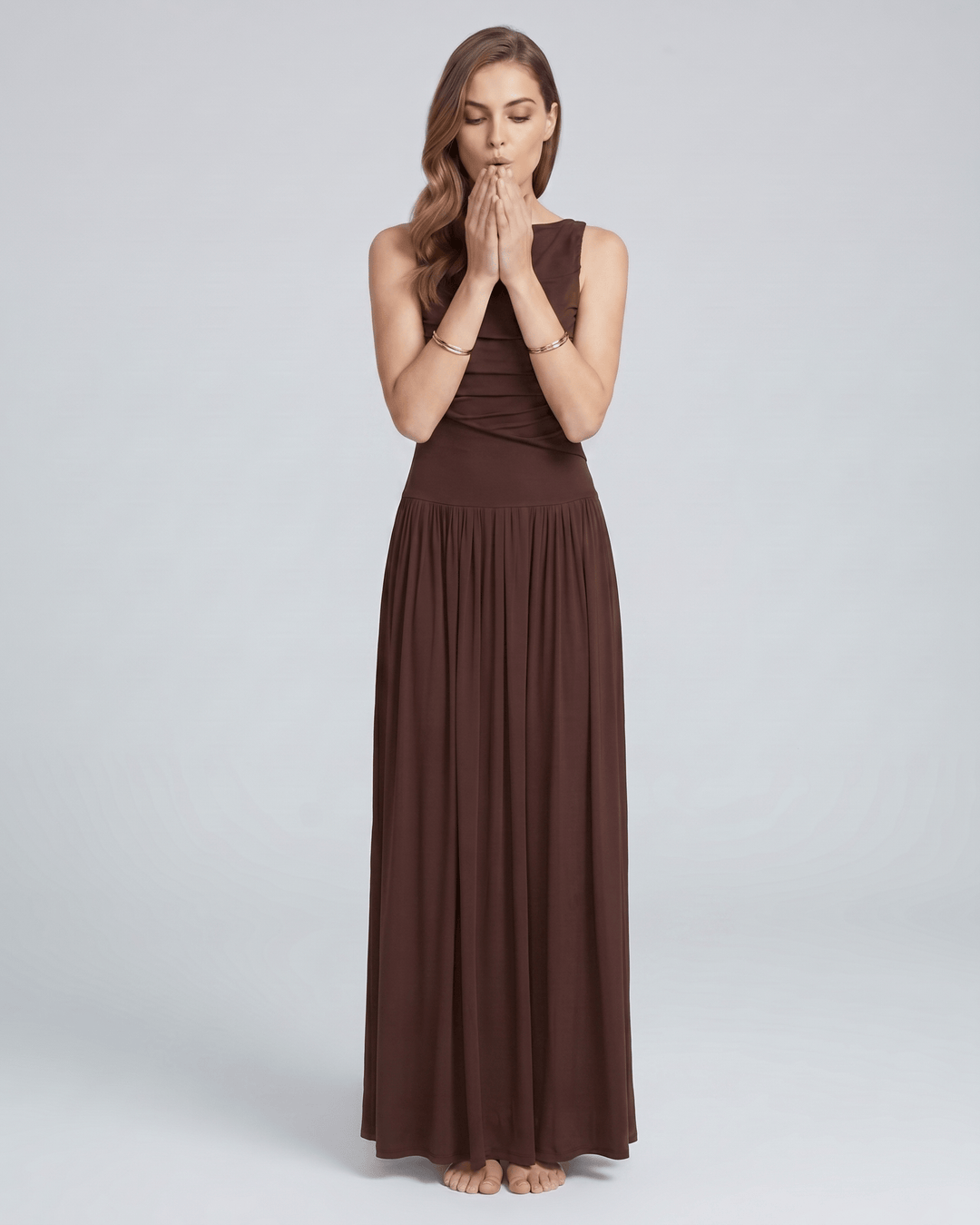 Vestido maxi Aurea sin mangas. Ideal para fiestas, elegante y cómodo, con escote barco.