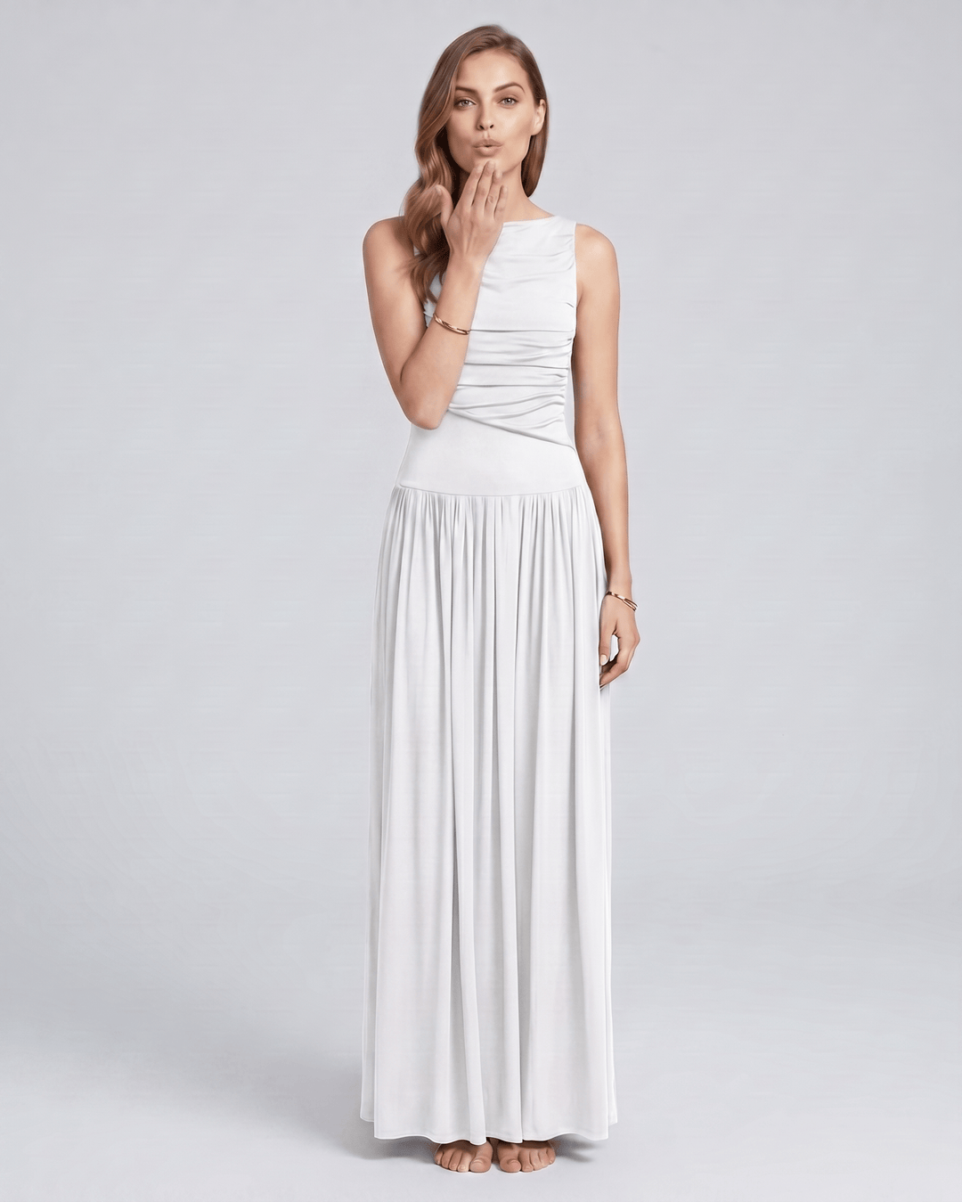 Vestido maxi Aurea sin mangas, escote barco y fruncido. Ideal para invitada de boda o noche.