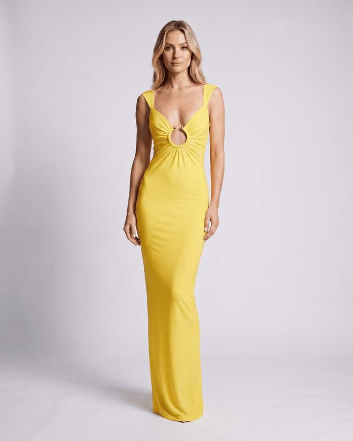Moda verano: Vestido maxi Solara ajustado, sin mangas, ideal para fiestas, cócteles y eventos elegantes.
