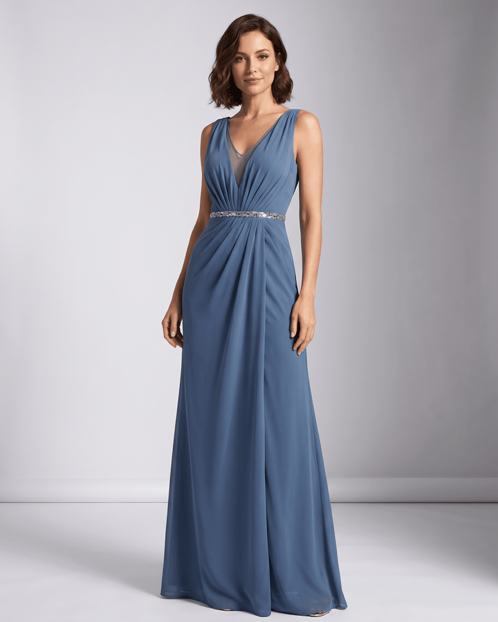 Vestido maxi Elara elegante para mujer, escote V, plisado, ideal para bodas y eventos especiales.