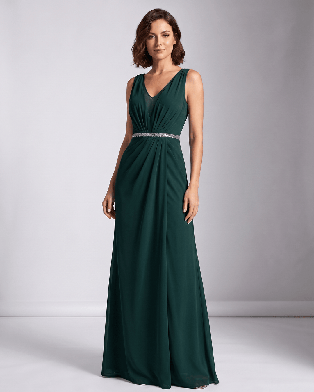 Vestido largo de mujer, sin mangas y escote V, modelo Elara, perfecto para eventos formales y moda noche.