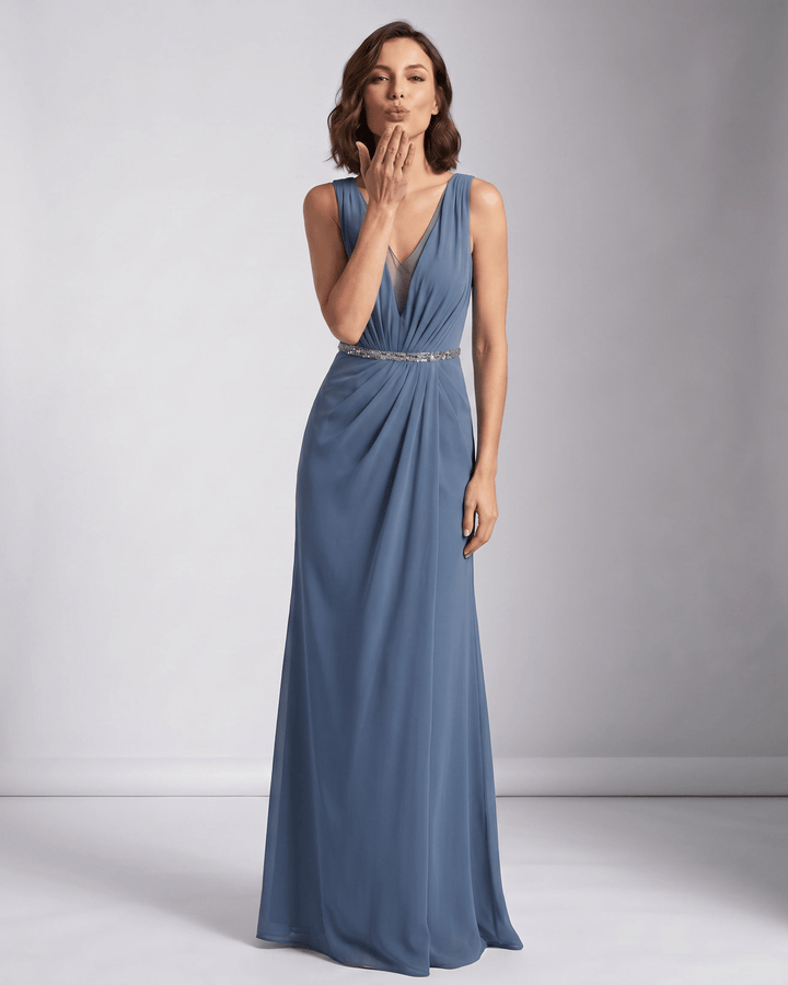 Vestido maxi formal para mujer, con escote V y diseño plisado, moda femenina para eventos especiales.