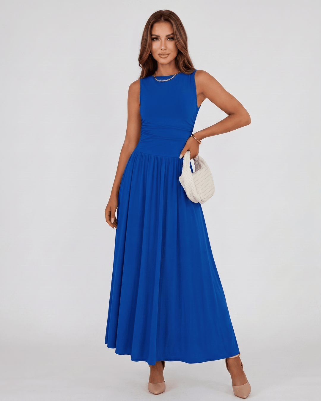 Vestido de moda verano Aurelia, largo y sin mangas, perfecto para días soleados y noches frescas.