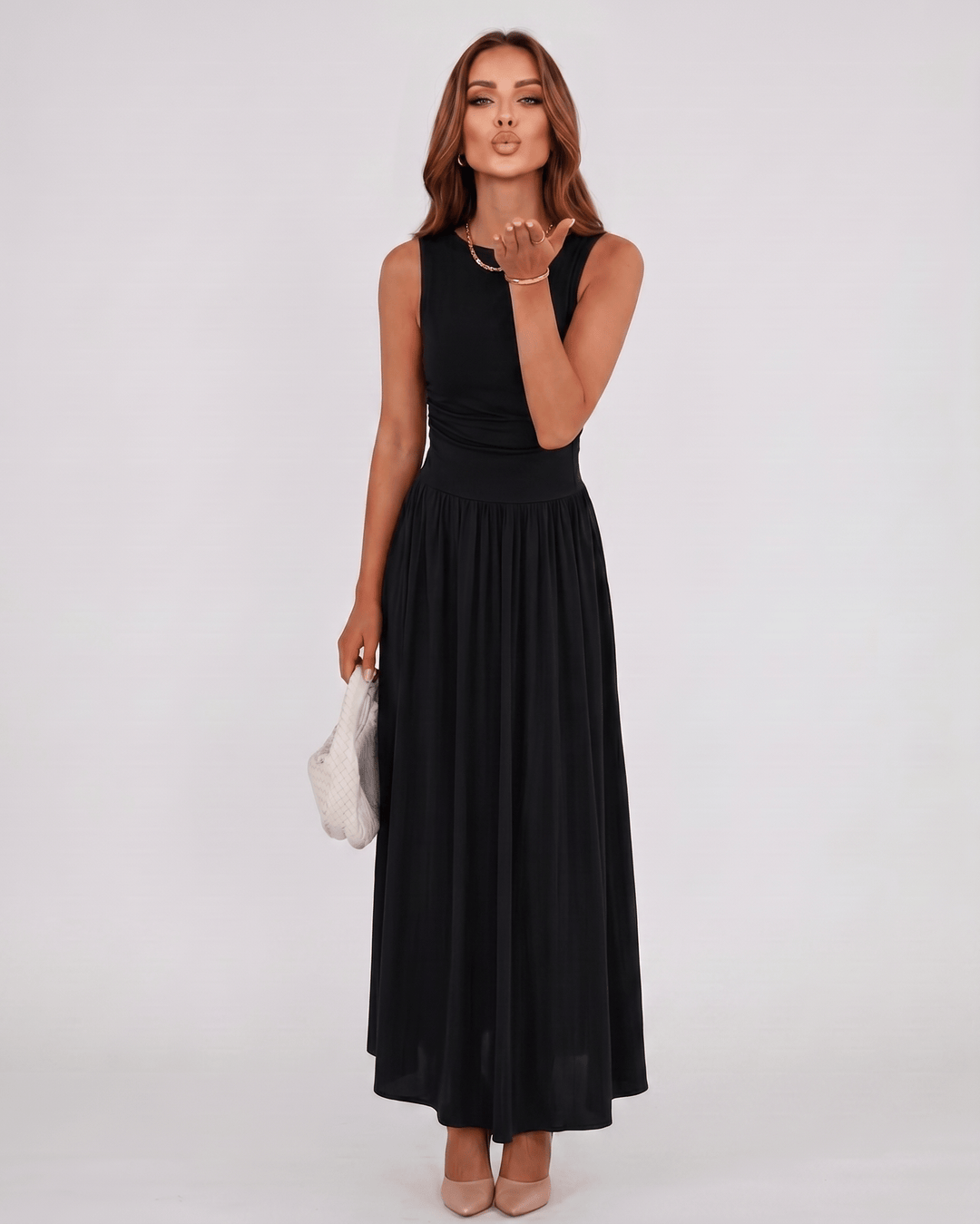 Vestido de noche Aurelia para mujer, corte maxi, sin mangas, irradia sofisticación y estilo.