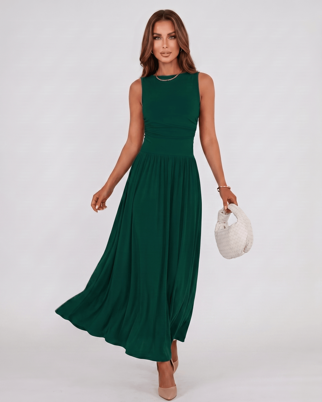 Vestido largo Aurelia, diseño atemporal sin mangas, versátil para cualquier evento veraniego.