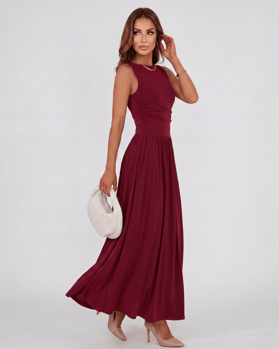 Vestido largo Aurelia de mujer, diseño sin mangas y cuello redondo, perfecto para moda de verano.