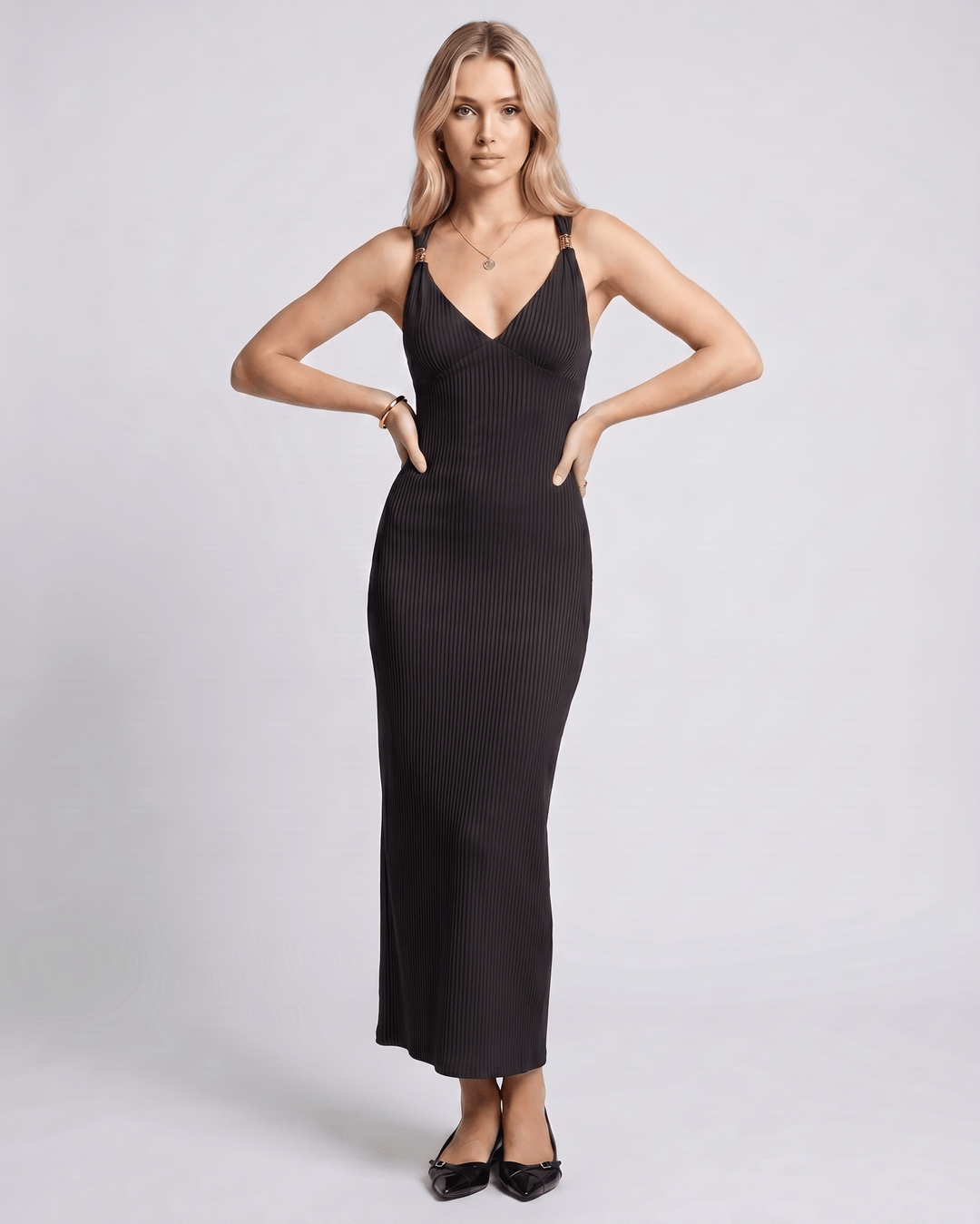 Vestido de mujer elegante, acanalado, maxi y con escote en V. Ideal para fiesta de noche.