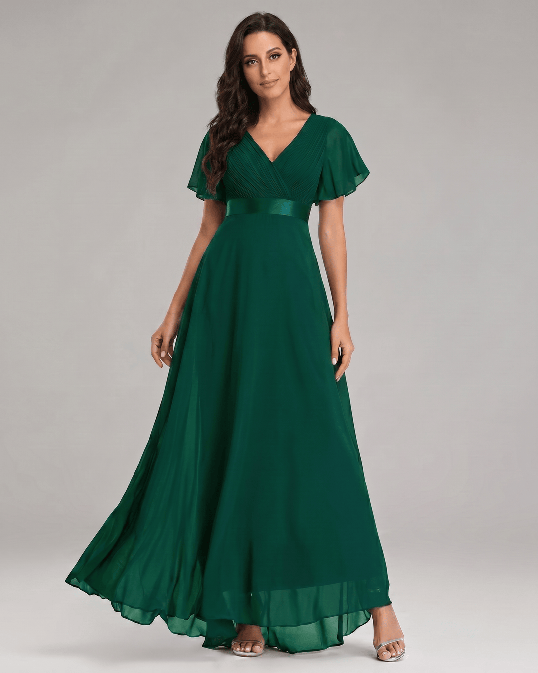 Vestido maxi elegante para mujer con escote V, estilo fluido.