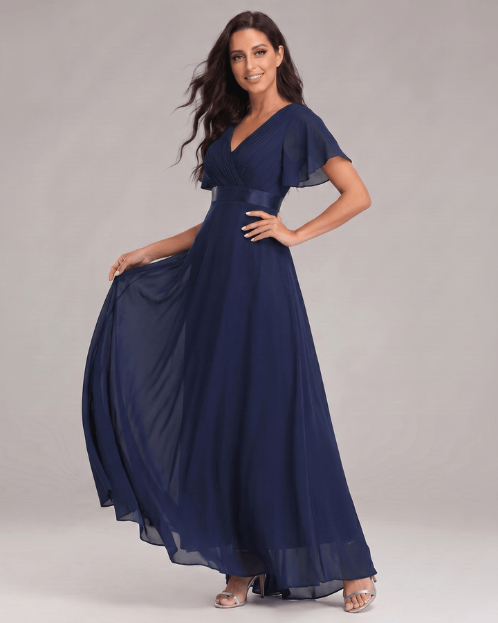 Maxi vestido con escote V, sofisticado, para noche, con mangas cortas.