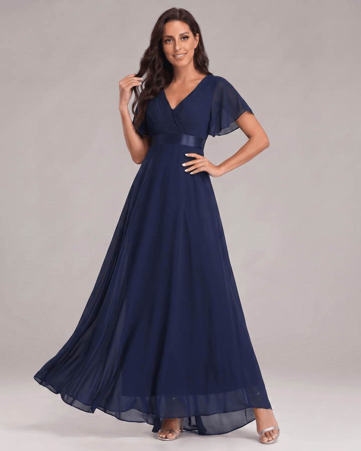 Vestido femenino con escote V, maxi, fluido, para ocasiones especiales.