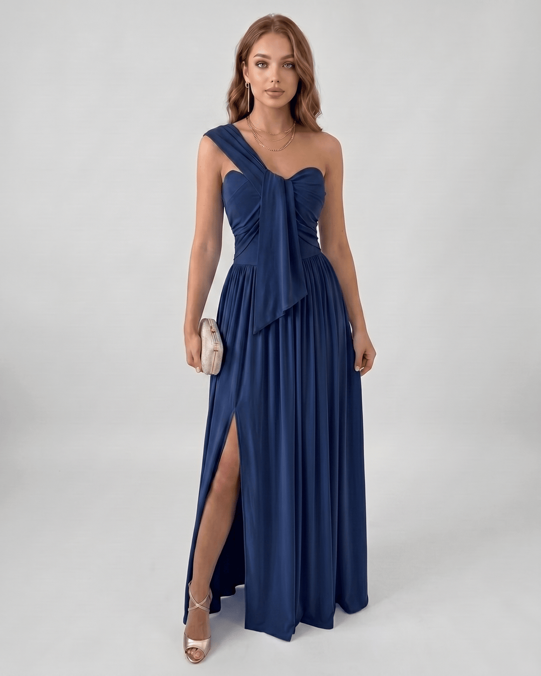 Vestido de noche fluido, asimétrico de un hombro, moda femenina elegante para cóctel.