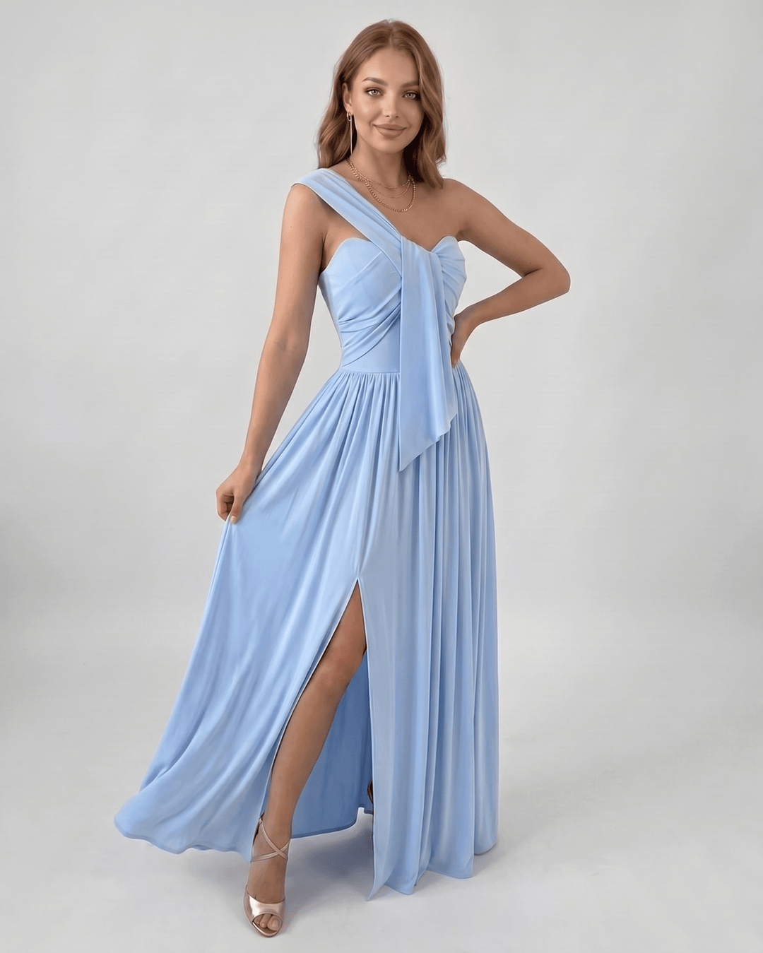 Vestido formal femenino, estilo de un hombro, elegancia asimétrica, ideal para noche.