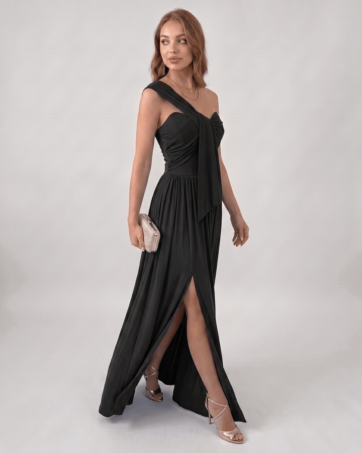 Vestido de fiesta, diseño asimétrico de un hombro, corte fluido, moda femenina moderna.